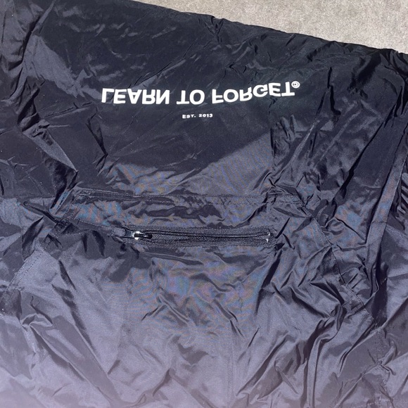 Learn to forget windbreaker - Picture 5 of 5